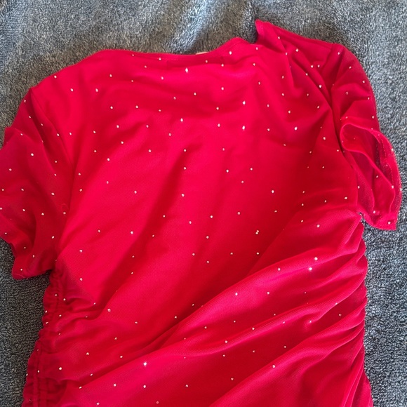 Red Short-Sleeve Ruched Top - Picture 6 of 6